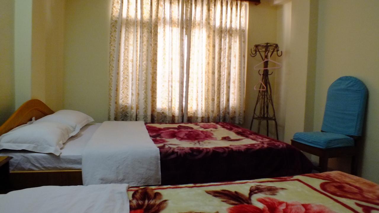 Hotel Dolphin Катманду Екстериор снимка