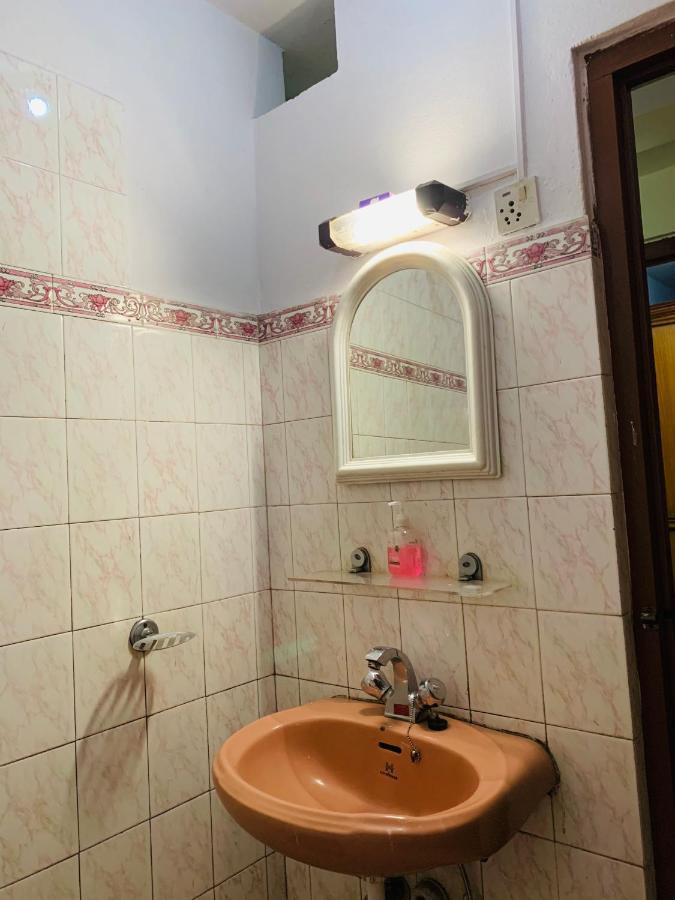 Hotel Dolphin Катманду Екстериор снимка